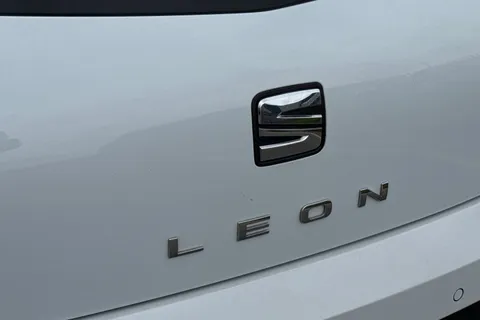 YC20FSE SEAT Leon 1.5 TSI EVO FR Black Edition Euro 6 (s/s) 5dr Thumbnail #28