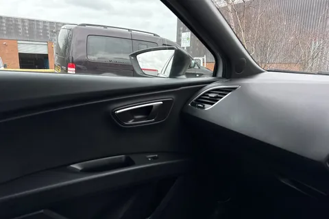 YC20FSE SEAT Leon 1.5 TSI EVO FR Black Edition Euro 6 (s/s) 5dr Thumbnail #32