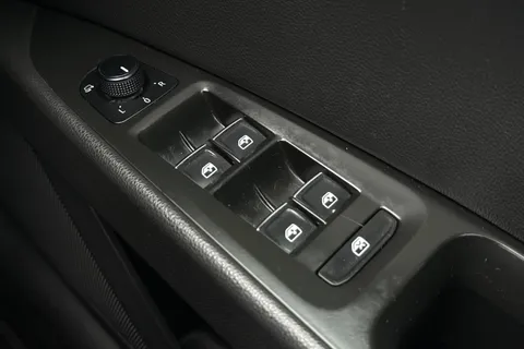 YC20FSE SEAT Leon 1.5 TSI EVO FR Black Edition Euro 6 (s/s) 5dr Thumbnail #33