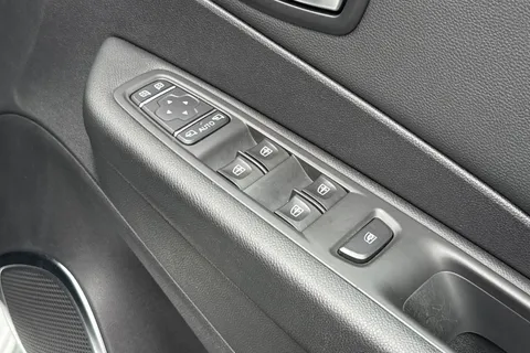 BT18LCL Renault Captur 0.9 TCe ENERGY Signature X Nav Euro 6 (s/s) 5dr Thumbnail #22