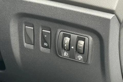 BT18LCL Renault Captur 0.9 TCe ENERGY Signature X Nav Euro 6 (s/s) 5dr Thumbnail #31