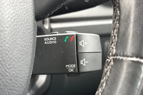 BT18LCL Renault Captur 0.9 TCe ENERGY Signature X Nav Euro 6 (s/s) 5dr Thumbnail #40