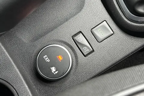 BT18LCL Renault Captur 0.9 TCe ENERGY Signature X Nav Euro 6 (s/s) 5dr Thumbnail #45