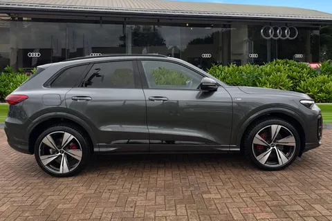 BU75ZGH Audi Q5 SUV Edition 1 TDI quattro 204 PS S tronic Thumbnail #4