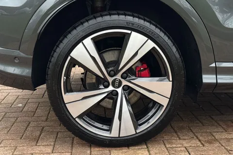 BU75ZGH Audi Q5 SUV Edition 1 TDI quattro 204 PS S tronic Thumbnail #10