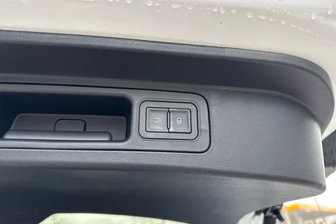 LA25SXZ BYD Seal U 1.5 DM-i 18.3kWh Boost CVT Auto Euro 6 (s/s) 5dr Thumbnail #30