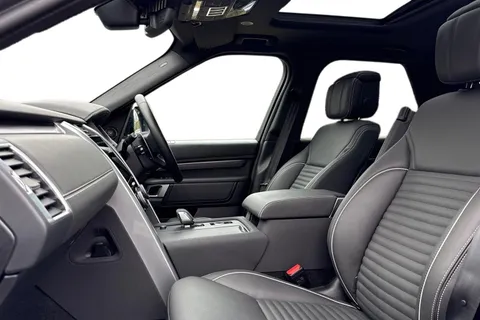 KJ24HRE Land Rover Discovery 3.0 D300 Metropolitan Edition 5dr Thumbnail #3