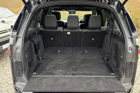 KJ24HRE Land Rover Discovery 3.0 D300 Metropolitan Edition 5dr Thumbnail #11