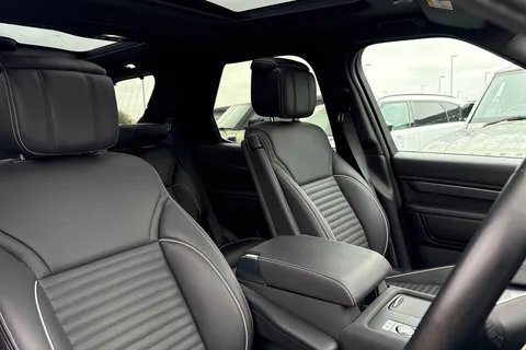 KJ24HRE Land Rover Discovery 3.0 D300 Metropolitan Edition 5dr Thumbnail #22