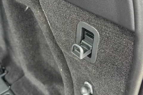 KJ24HRE Land Rover Discovery 3.0 D300 Metropolitan Edition 5dr Thumbnail #28