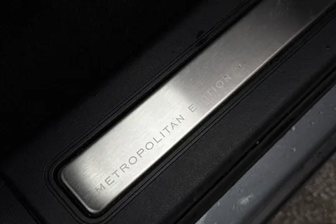 KJ24HRE Land Rover Discovery 3.0 D300 Metropolitan Edition 5dr Thumbnail #33