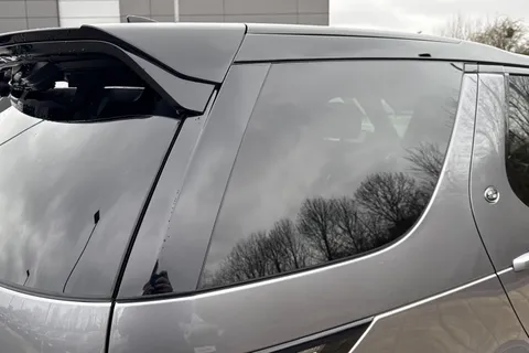 KJ24HRE Land Rover Discovery 3.0 D300 Metropolitan Edition 5dr Thumbnail #36