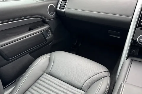 KJ24HRE Land Rover Discovery 3.0 D300 Metropolitan Edition 5dr Thumbnail #43