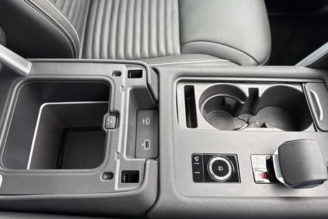 KJ24HRE Land Rover Discovery 3.0 D300 Metropolitan Edition 5dr Thumbnail #49