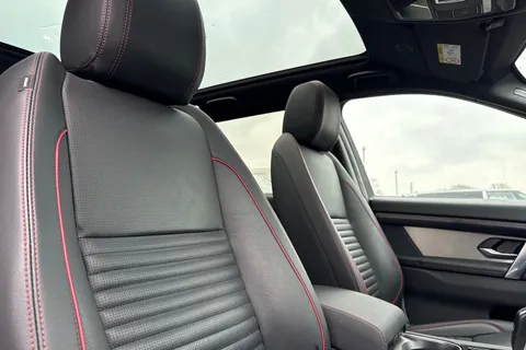 21 of 61 for Land Rover Discovery Sport 1.5 P300e 12.2kWh R-Dynamic SE Auto 4WD Euro 6 (s/s) 5dr