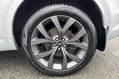 22 of 61 for Land Rover Discovery Sport 1.5 P300e 12.2kWh R-Dynamic SE Auto 4WD Euro 6 (s/s) 5dr