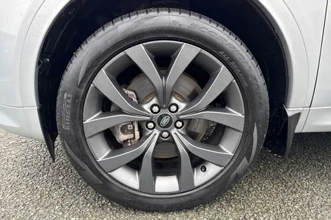 23 of 61 for Land Rover Discovery Sport 1.5 P300e 12.2kWh R-Dynamic SE Auto 4WD Euro 6 (s/s) 5dr