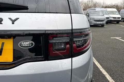 26 of 61 for Land Rover Discovery Sport 1.5 P300e 12.2kWh R-Dynamic SE Auto 4WD Euro 6 (s/s) 5dr