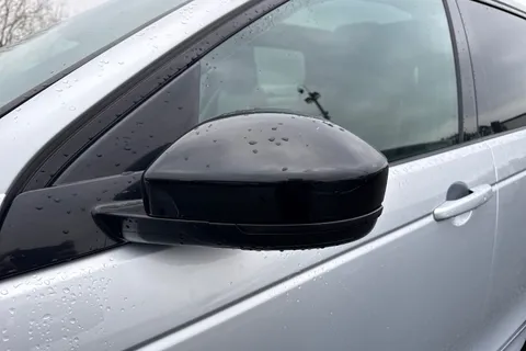 32 of 61 for Land Rover Discovery Sport 1.5 P300e 12.2kWh R-Dynamic SE Auto 4WD Euro 6 (s/s) 5dr