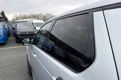 34 of 61 for Land Rover Discovery Sport 1.5 P300e 12.2kWh R-Dynamic SE Auto 4WD Euro 6 (s/s) 5dr