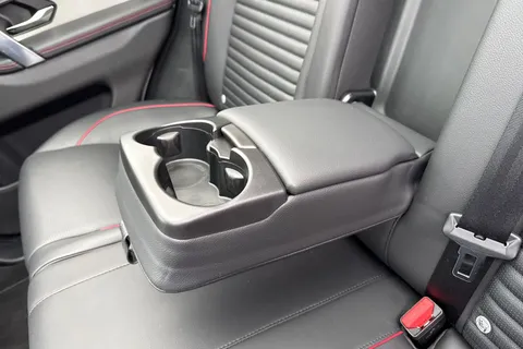 38 of 61 for Land Rover Discovery Sport 1.5 P300e 12.2kWh R-Dynamic SE Auto 4WD Euro 6 (s/s) 5dr