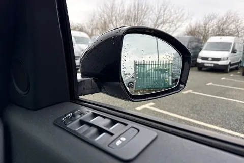 42 of 61 for Land Rover Discovery Sport 1.5 P300e 12.2kWh R-Dynamic SE Auto 4WD Euro 6 (s/s) 5dr