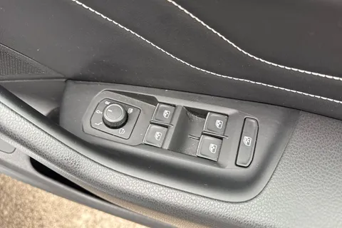 MW21VYA Volkswagen Arteon 2.0 TSI R-Line Fastback DSG Euro 6 (s/s) 5dr Thumbnail #22