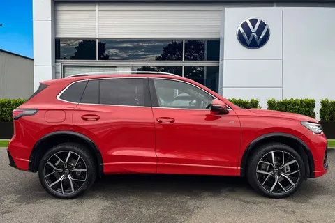 KO25OFV Volkswagen Tiguan 1.5 TSI 272 eHybrid R-Line 5dr DSG | Heated Seats | Rear Camera Thumbnail #4