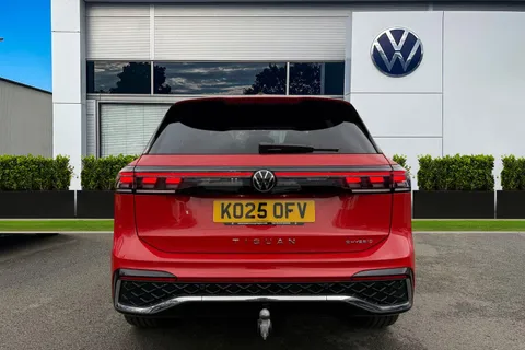 KO25OFV Volkswagen Tiguan 1.5 TSI 272 eHybrid R-Line 5dr DSG | Heated Seats | Rear Camera Thumbnail #5