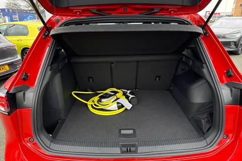 KO25OFV Volkswagen Tiguan 1.5 TSI 272 eHybrid R-Line 5dr DSG | Heated Seats | Rear Camera Thumbnail #8