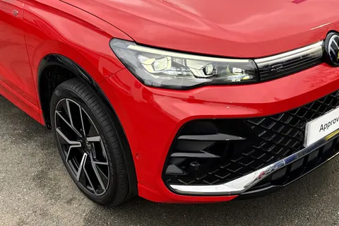 KO25OFV Volkswagen Tiguan 1.5 TSI 272 eHybrid R-Line 5dr DSG | Heated Seats | Rear Camera Thumbnail #10