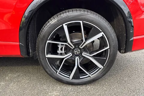 KO25OFV Volkswagen Tiguan 1.5 TSI 272 eHybrid R-Line 5dr DSG | Heated Seats | Rear Camera Thumbnail #13