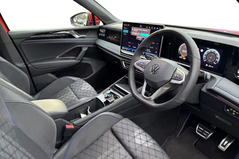 KO25OFV Volkswagen Tiguan 1.5 TSI 272 eHybrid R-Line 5dr DSG | Heated Seats | Rear Camera Thumbnail #15