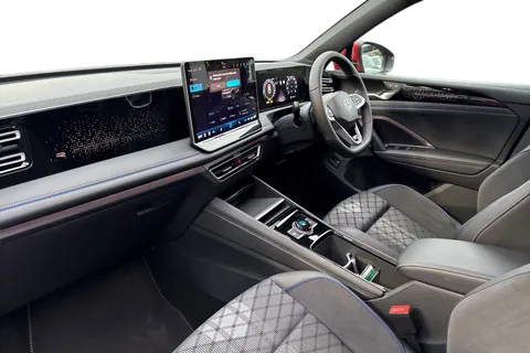 KO25OFV Volkswagen Tiguan 1.5 TSI 272 eHybrid R-Line 5dr DSG | Heated Seats | Rear Camera Thumbnail #16