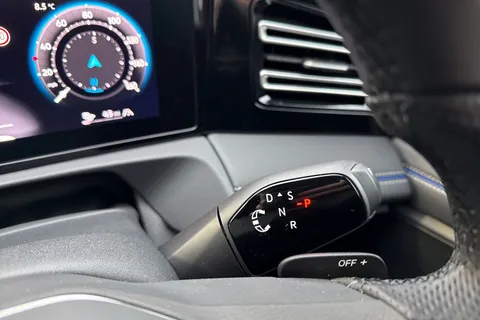 KO25OFV Volkswagen Tiguan 1.5 TSI 272 eHybrid R-Line 5dr DSG | Heated Seats | Rear Camera Thumbnail #24