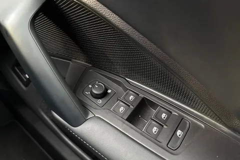KO25OFV Volkswagen Tiguan 1.5 TSI 272 eHybrid R-Line 5dr DSG | Heated Seats | Rear Camera Thumbnail #26