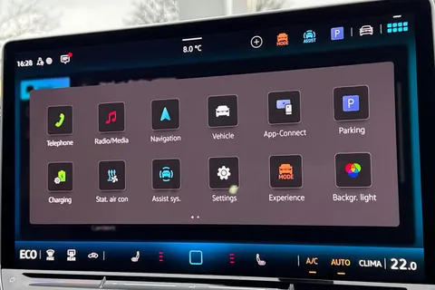 KO25OFV Volkswagen Tiguan 1.5 TSI 272 eHybrid R-Line 5dr DSG | Heated Seats | Rear Camera Thumbnail #29