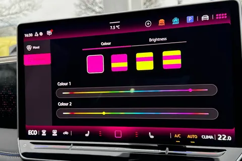 KO25OFV Volkswagen Tiguan 1.5 TSI 272 eHybrid R-Line 5dr DSG | Heated Seats | Rear Camera Thumbnail #39