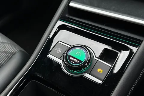 KO25OFV Volkswagen Tiguan 1.5 TSI 272 eHybrid R-Line 5dr DSG | Heated Seats | Rear Camera Thumbnail #43