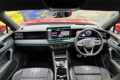 KO25OFV Volkswagen Tiguan 1.5 TSI 272 eHybrid R-Line 5dr DSG | Heated Seats | Rear Camera Thumbnail #47