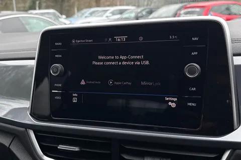 AJ72TUY Volkswagen T-Roc 1.5 TSI Style DSG Euro 6 (s/s) 5dr Thumbnail #13