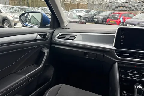 AJ72TUY Volkswagen T-Roc 1.5 TSI Style DSG Euro 6 (s/s) 5dr Thumbnail #16