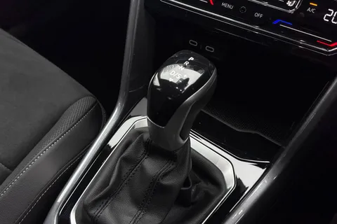 AJ72TUY Volkswagen T-Roc 1.5 TSI Style DSG Euro 6 (s/s) 5dr Thumbnail #21