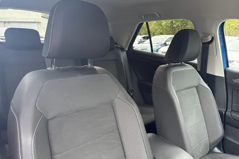 AJ72TUY Volkswagen T-Roc 1.5 TSI Style DSG Euro 6 (s/s) 5dr Thumbnail #22