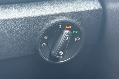 AJ72TUY Volkswagen T-Roc 1.5 TSI Style DSG Euro 6 (s/s) 5dr Thumbnail #29