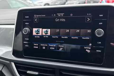 AJ72TUY Volkswagen T-Roc 1.5 TSI Style DSG Euro 6 (s/s) 5dr Thumbnail #36