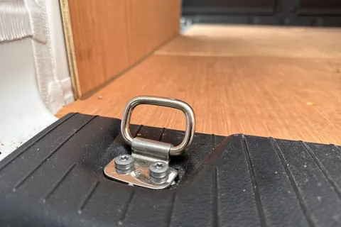 DE25UGD Volkswagen Caddy 2.0 TDI 75PS Commerce Van [Business/Tech Pack] Thumbnail #32