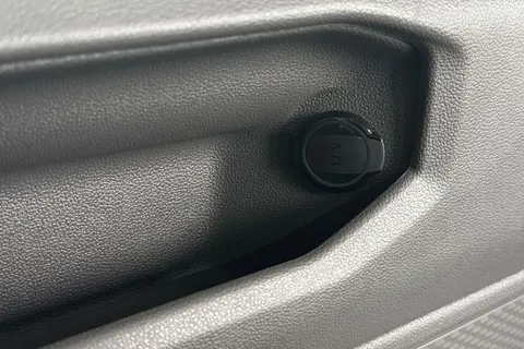 DH75HHE Volkswagen Multivan Style LWB 150PS 2.0 TDI 7 Speed DSG - 7-Seat Conference Package Thumbnail #36