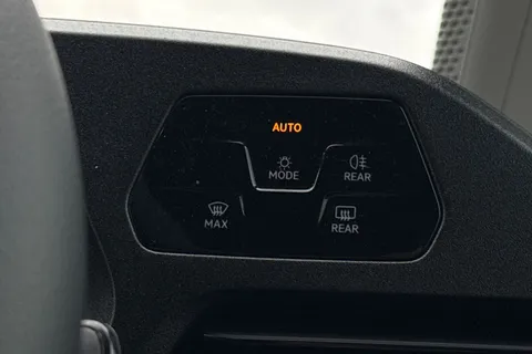 DE25UGD Volkswagen Caddy 2.0 TDI 75PS Commerce Van [Business/Tech Pack] Thumbnail #35