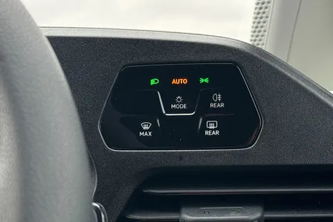 DA25AHU Volkswagen Caddy 2.0 TDI 102PS Commerce Van [Business/Tech Pack] Thumbnail #40